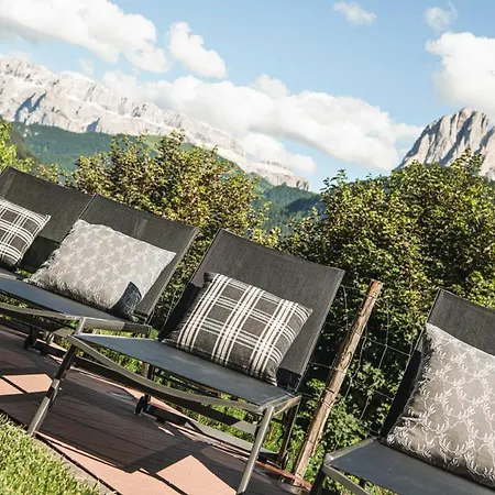 Alpinflair Apart Otel Urtijëi